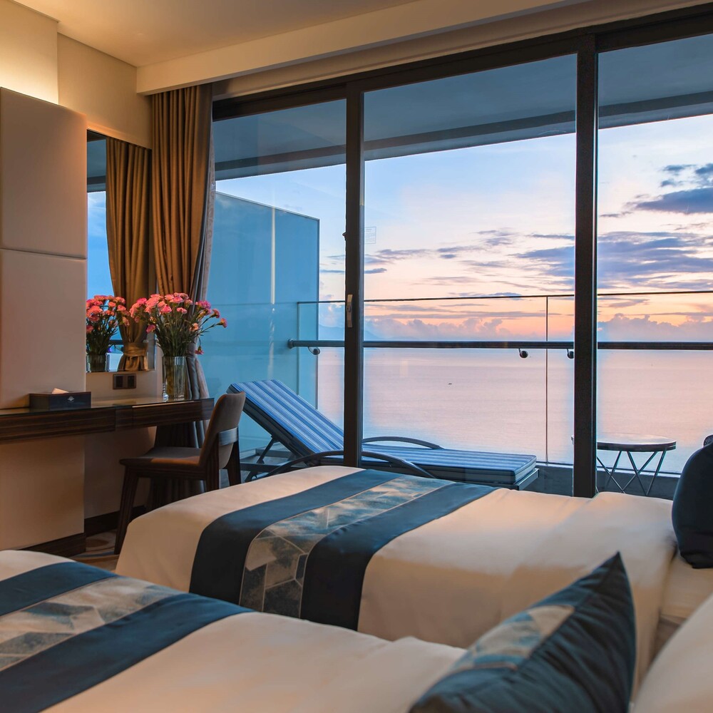 Premier Twin Oceanview Balcony